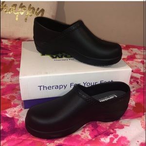 Nursing clogs